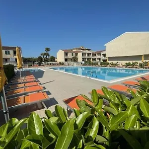 Apartament With Swimming Pool Apartment